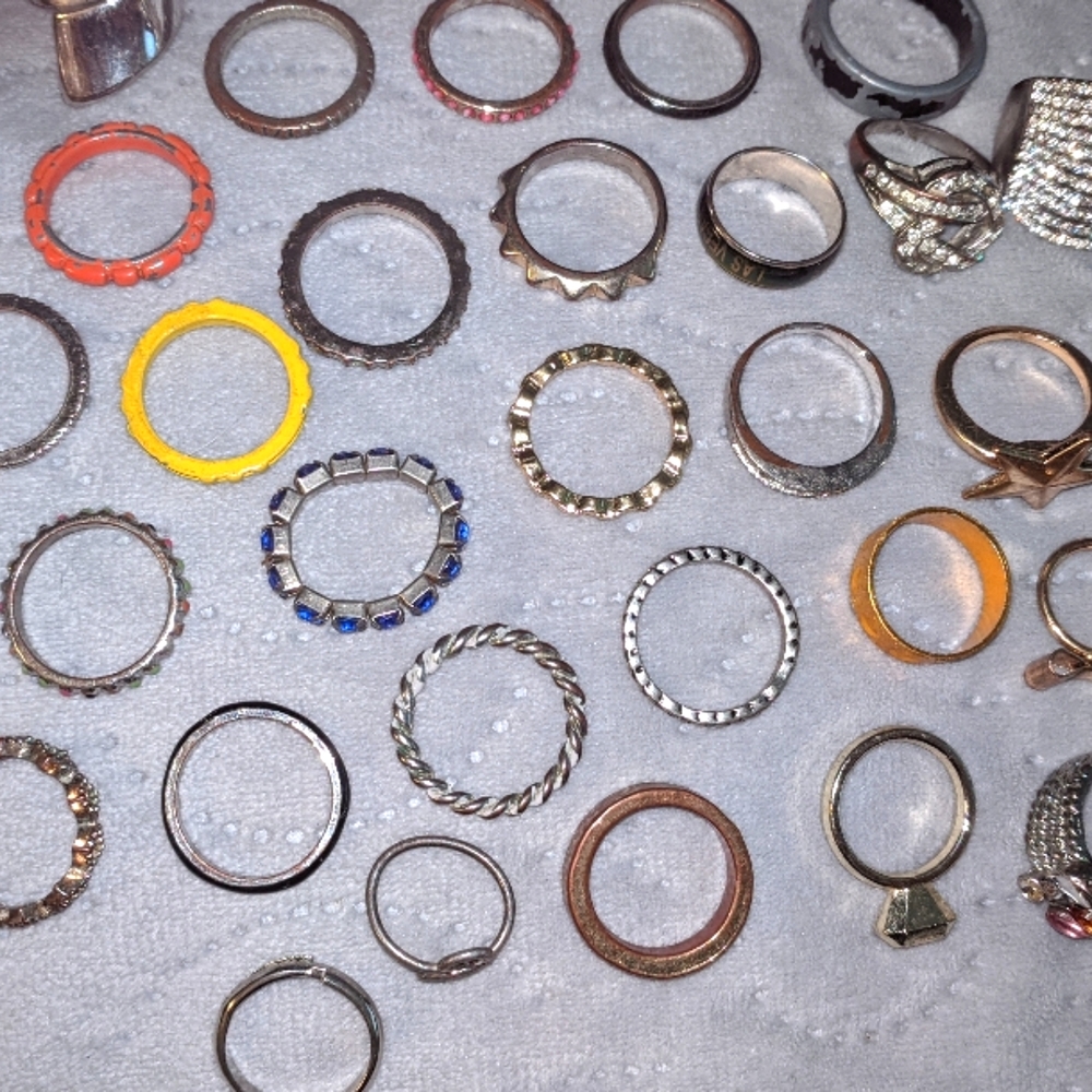 HUGE Bundle Of Rings (30+)